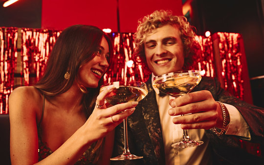 two friends drinking champagne