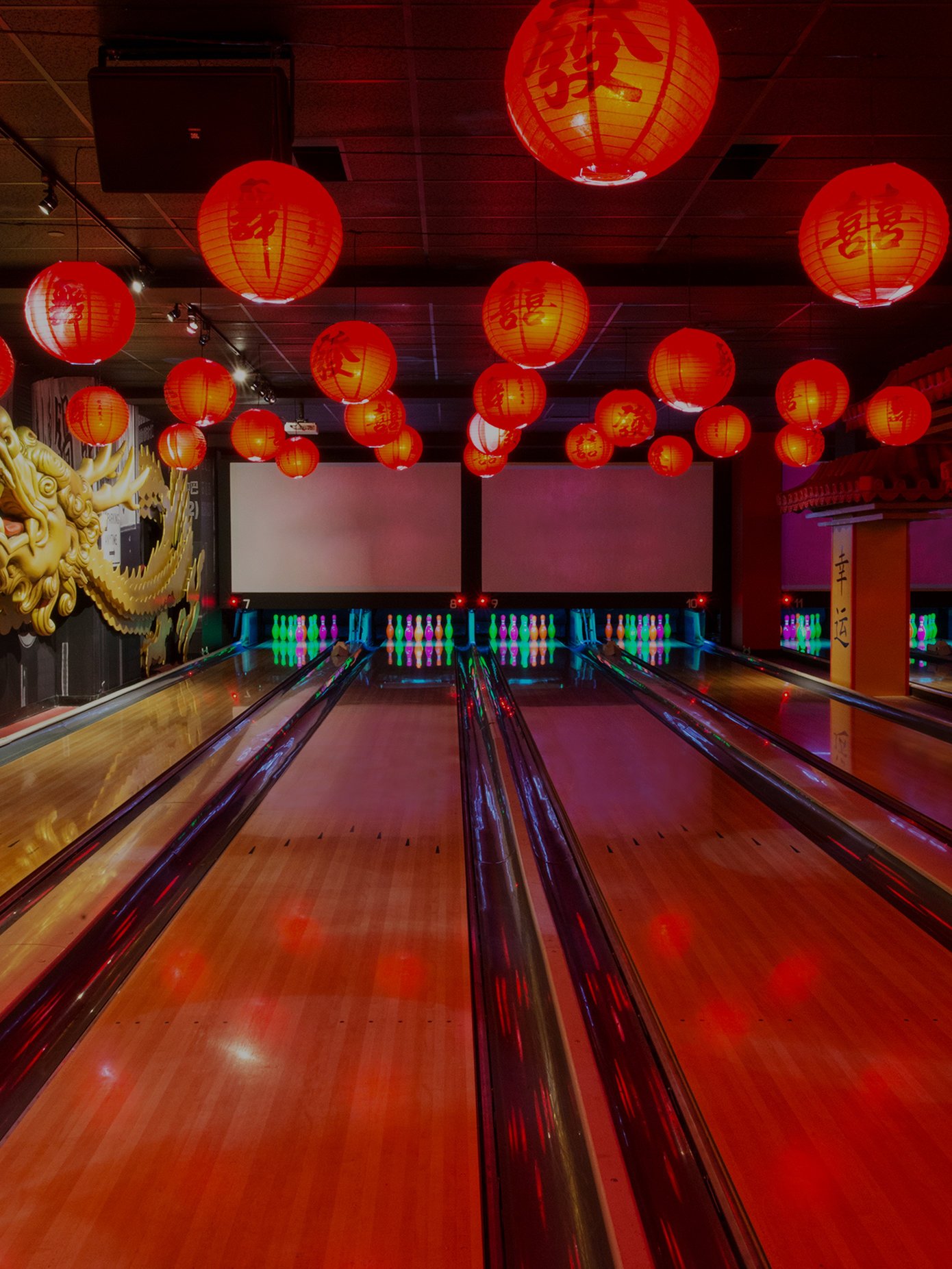 Bowling Alley Lounge In Times Square Bowlmor